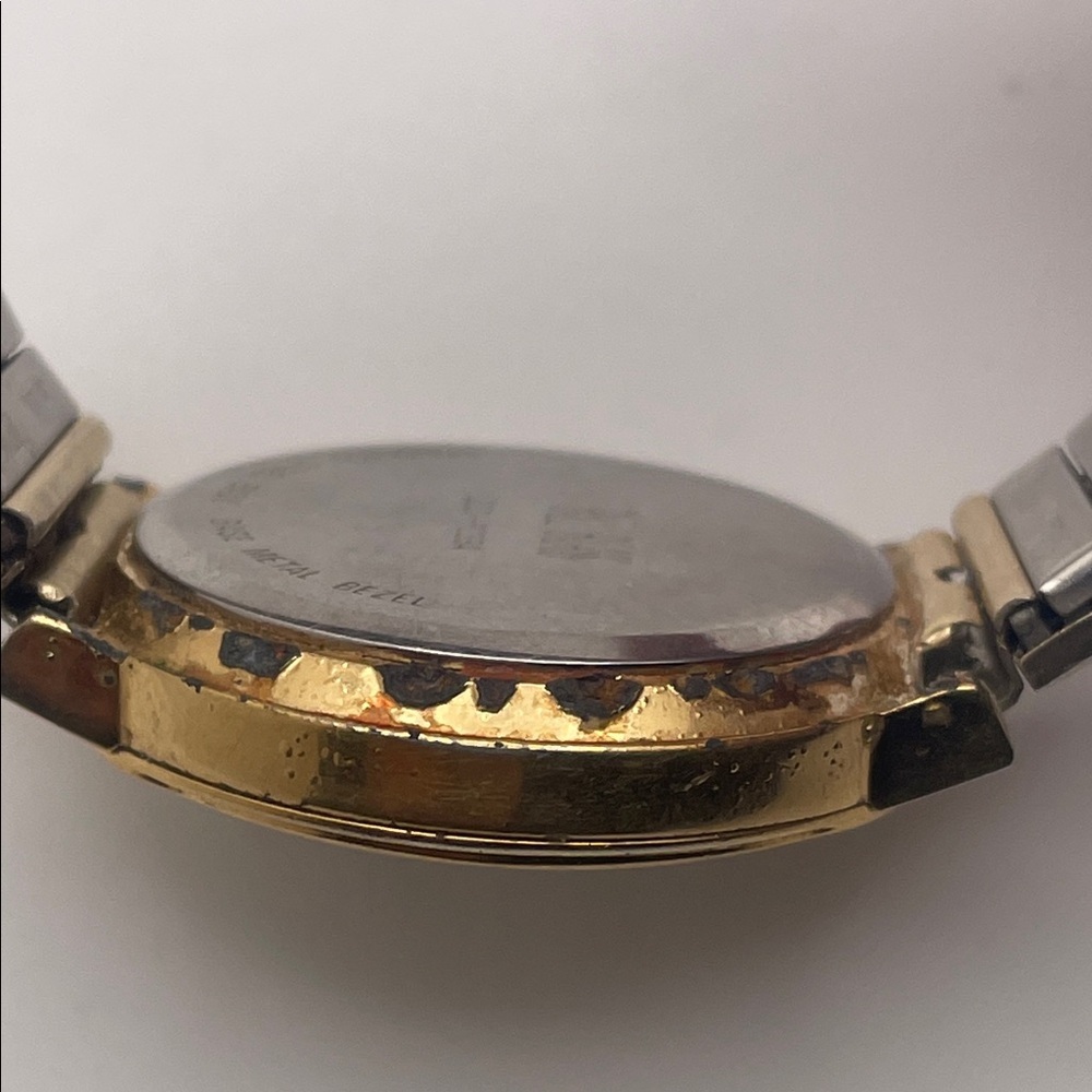 Bill Blass Gold Quartz Watch with White Dial - Picture 6 of 7